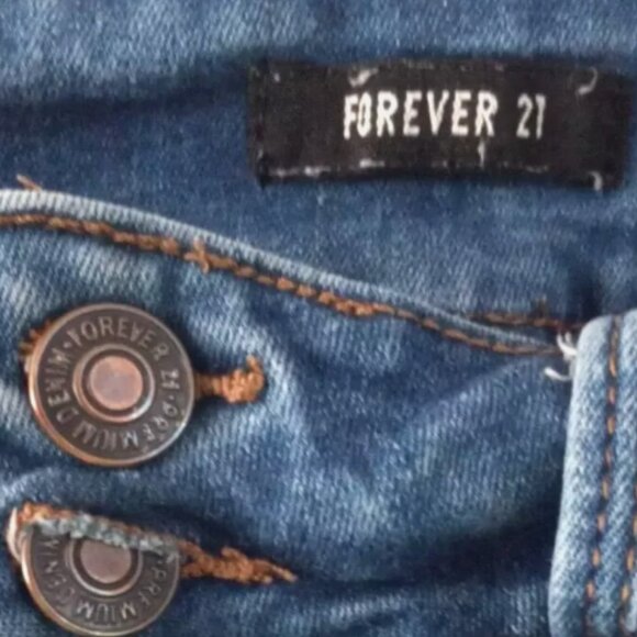 Forever 21 Women’s Blue Jean Shorts Size 5 Cuffed Stretch Pockets EUC Shading - Picture 6 of 10